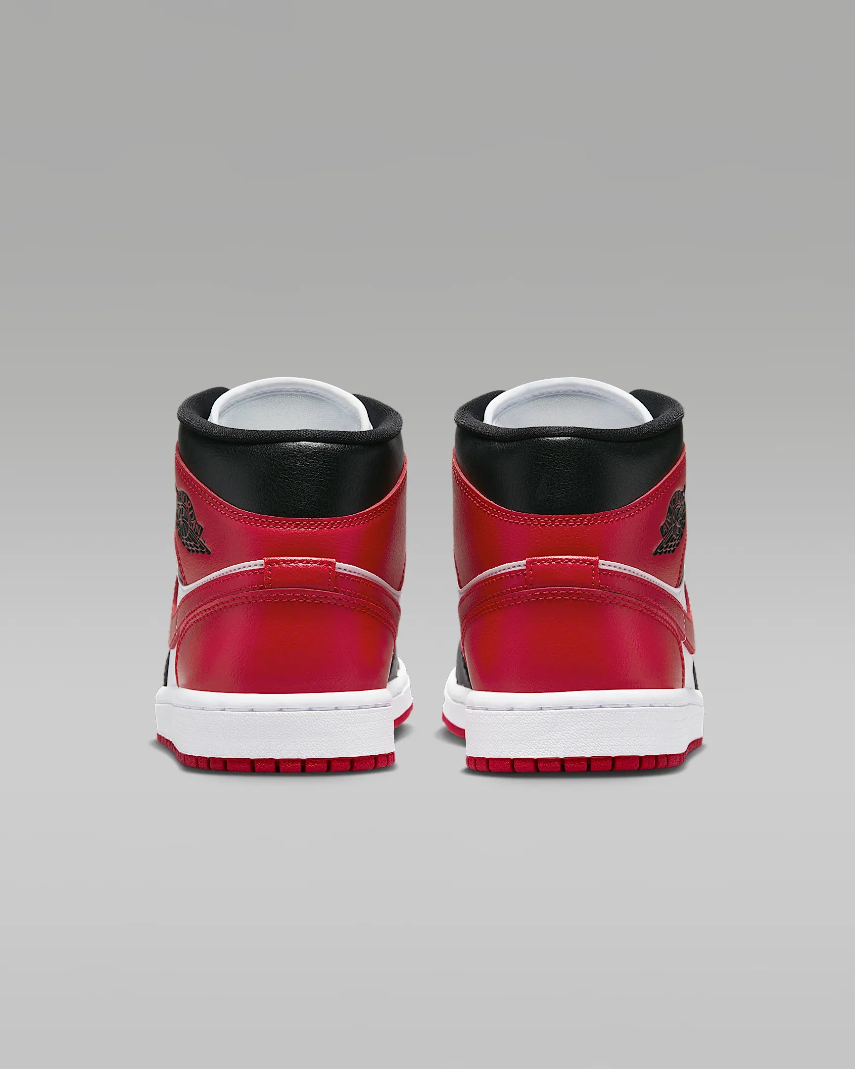 Tenis para mujer Air Jordan 1 Mid – Negro
