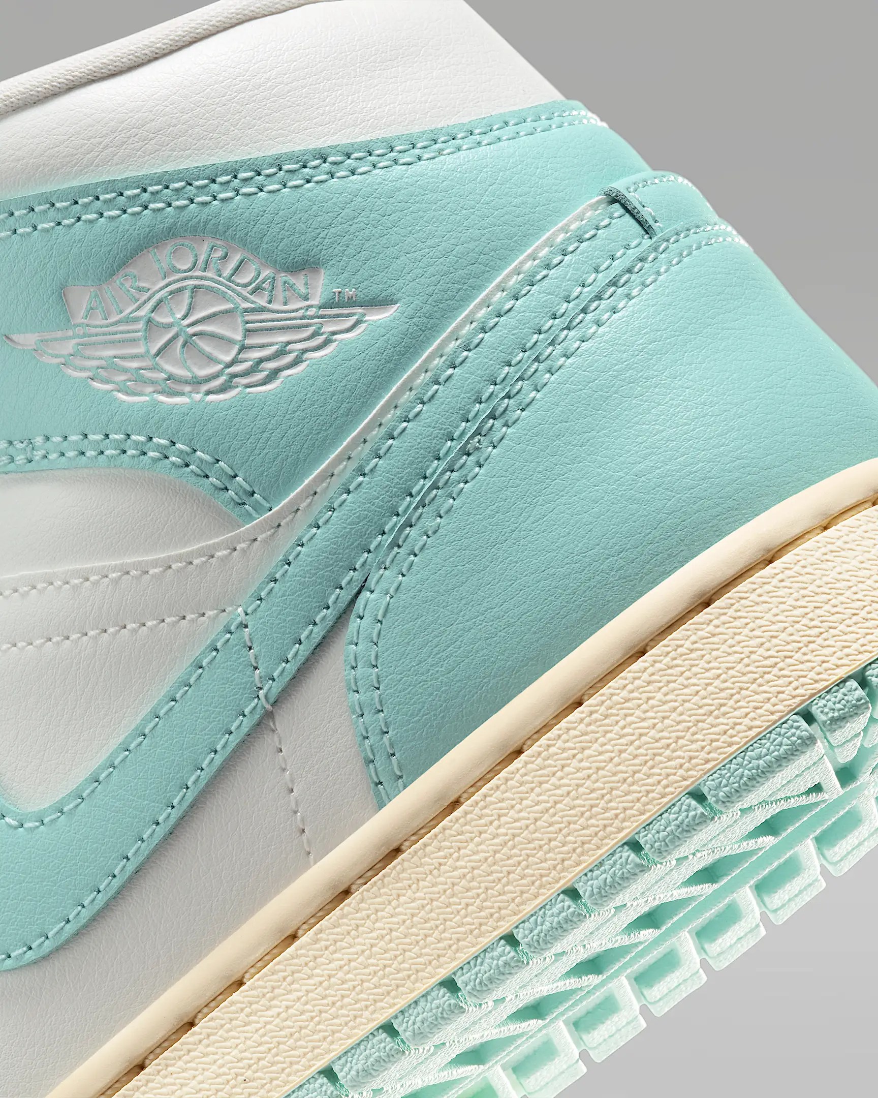 Tenis para mujer Air Jordan 1 Mid – Blanco
