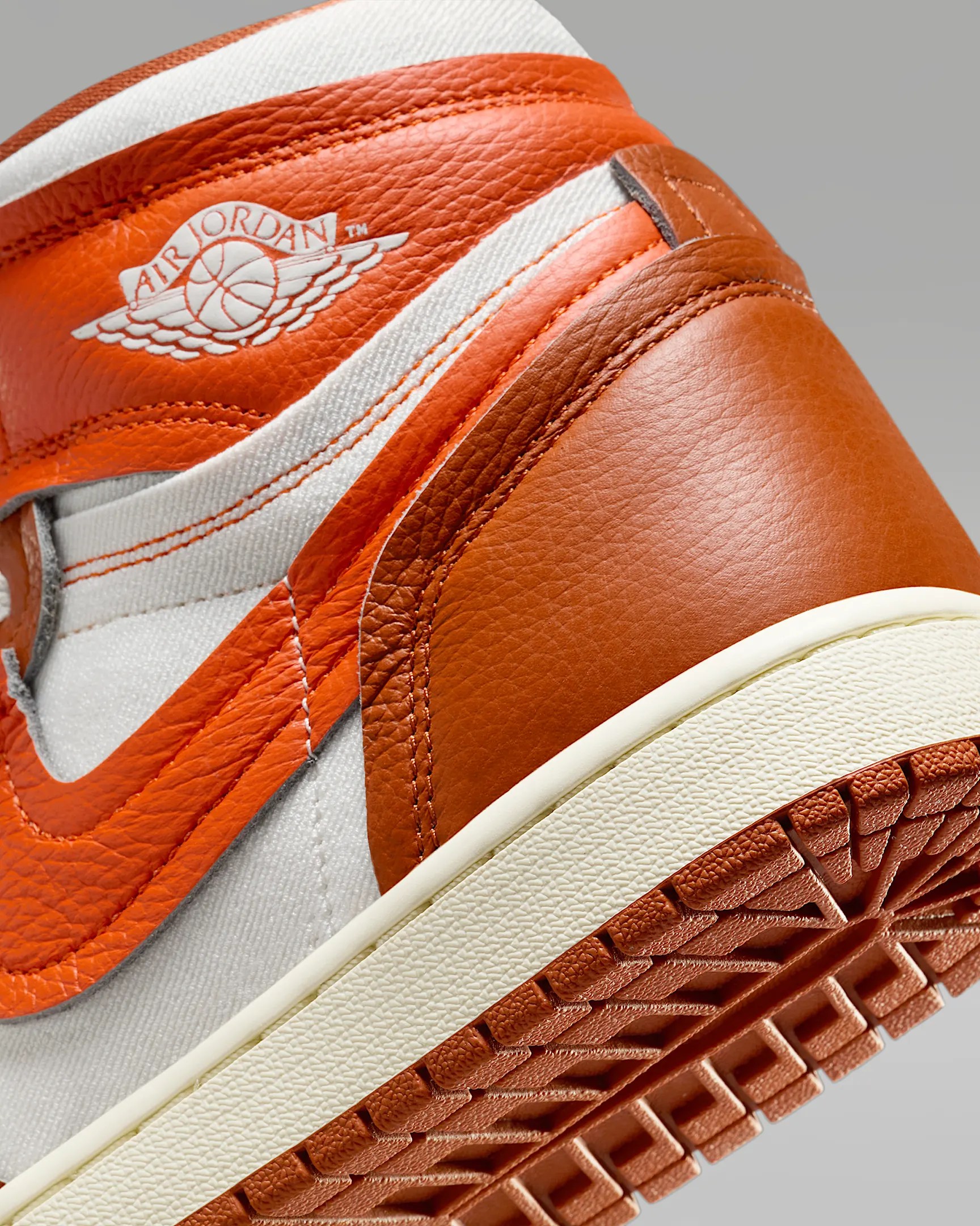 Tenis para mujer Air Jordan 1 High Method of Make – Naranja