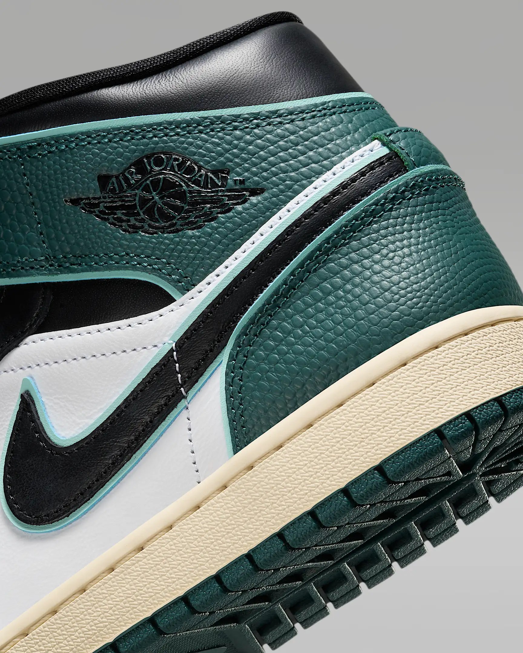 Tenis para mujer Air Jordan 1 Mid SE – Blanco