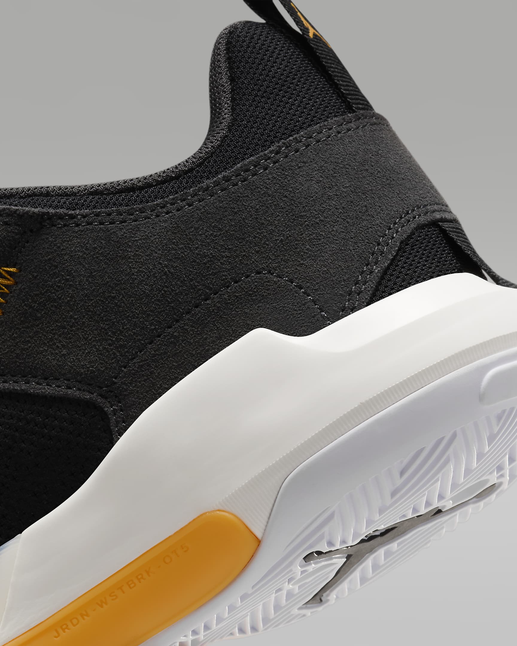 Tenis de básquetbol Jordan One Take 5 – Negro