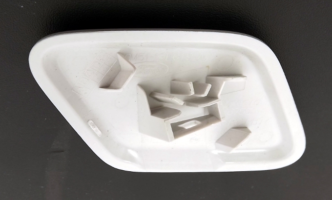 Ford Focus Head Lamp Washer Jet Cover L/H