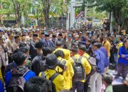 Mahasiswa Kembali Gelar Aksi Damai Di DPRD Kalsel, Berikut Tuntutannya Mahasiswa Kembali Gelar Aksi Damai Di DPRD Kalsel, Berikut Tuntutannya