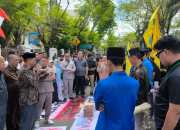 PMII DAN HMI KOTA BANJARMASIN KOMPAK GERUDUK KANTOR DPRD BANJARMASIN PMII DAN HMI KOTA BANJARMASIN KOMPAK GERUDUK KANTOR DPRD BANJARMASIN