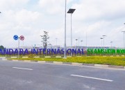 Arus Mudik di Bandara Syamsudin Noor Masih Ramai di Hari H Lebaran Arus Mudik di Bandara Syamsudin Noor Masih Ramai di Hari H Lebaran