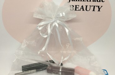 clinique makeup gift set*lipstick * Mascara * Moisture Surge Lip*Eyeliner Pencil clinique makeup gift set*lipstick * Mascara * Moisture Surge Lip*Eyeliner Pencil