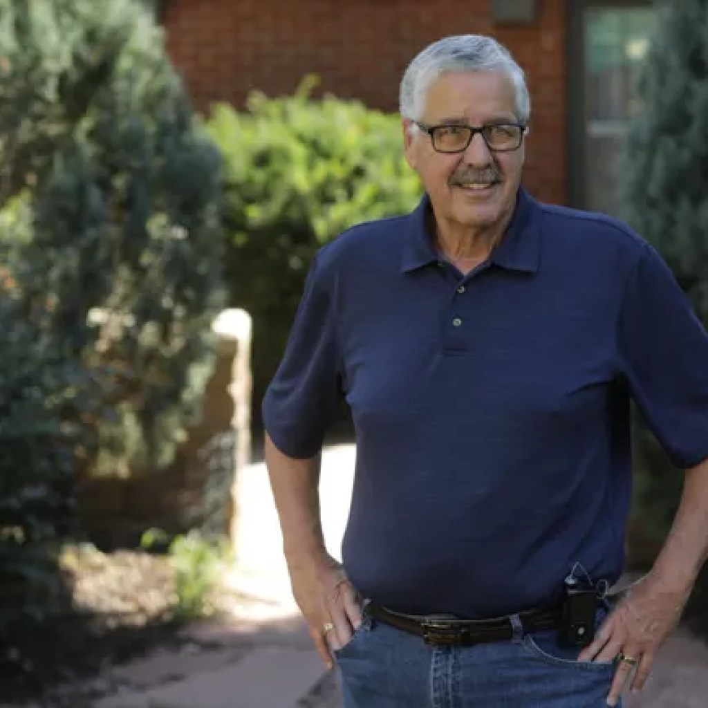 Medtronic launches insulin delivery system with Abbott-made sensor Medtronic launches insulin delivery system with Abbott-made sensor