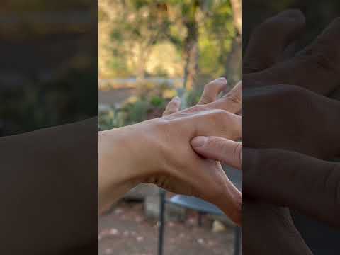 REDUCE HEADACHE,TOOTHACHE | Press This Acupressure Point (LI4) Daily #shorts REDUCE HEADACHE,TOOTHACHE | Press This Acupressure Point (LI4) Daily #shorts