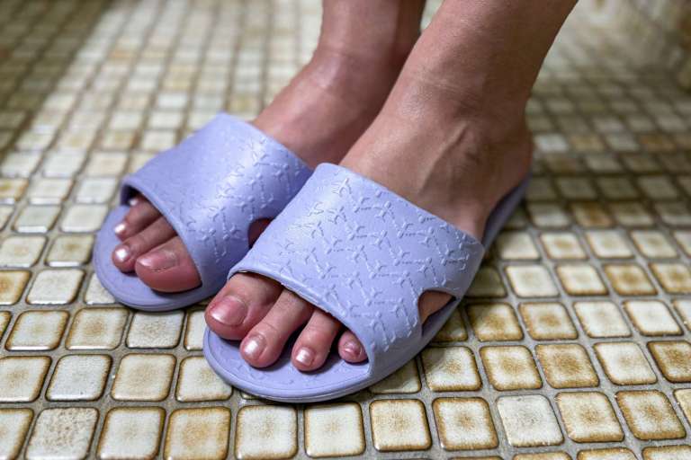 Best Women’s Shower Shoes: Top Picks for 2025 Best Women’s Shower Shoes: Top Picks for 2025