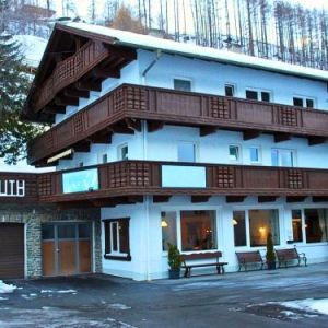 Chalet Ruth inclusief catering - 30-37 personen Chalet Ruth inclusief catering - 30-37 personen