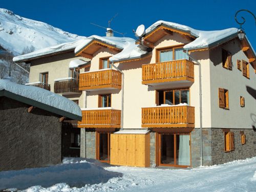 Chalet Les Flocons - 19 personen