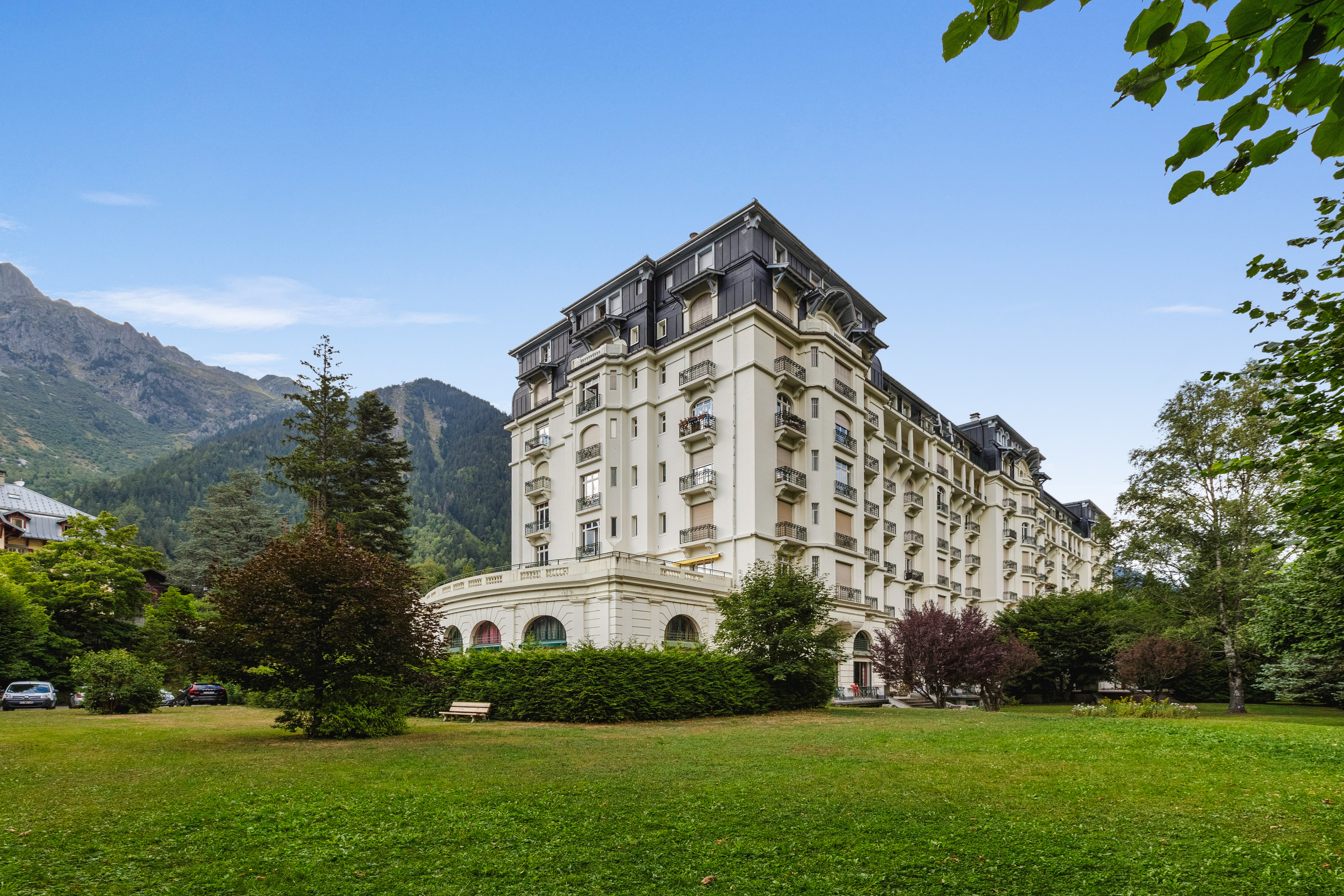 Central Majestic Apartment Near Skiing