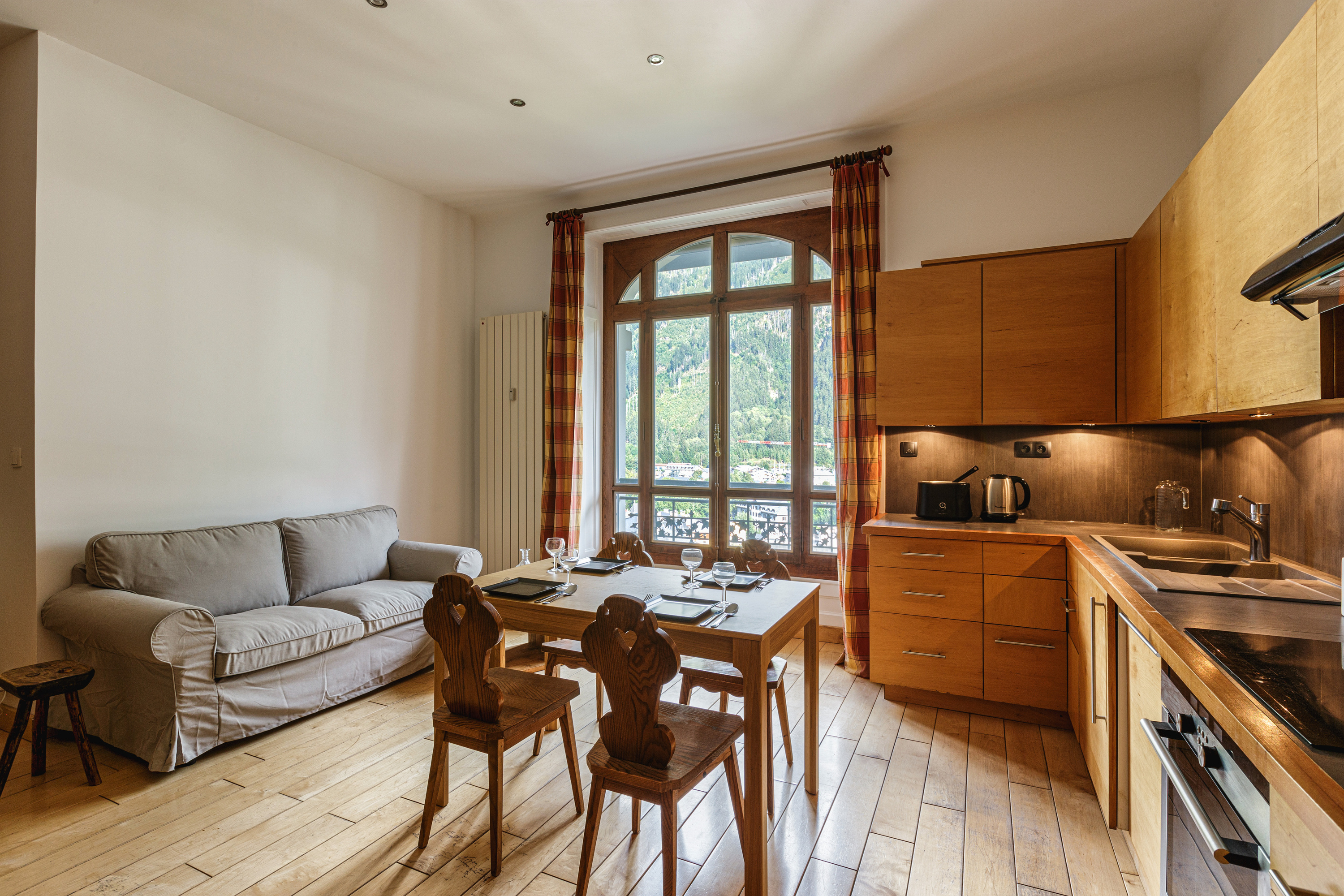 Central Majestic Apartment Near Skiing