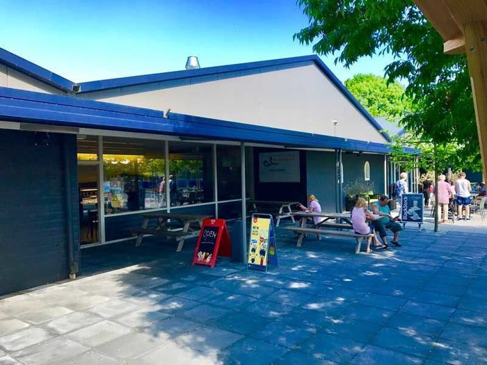 Heerlijke chalets voor gezinnen op recreatiepark de Rhederlaagse Meren in Lathum - Image 6