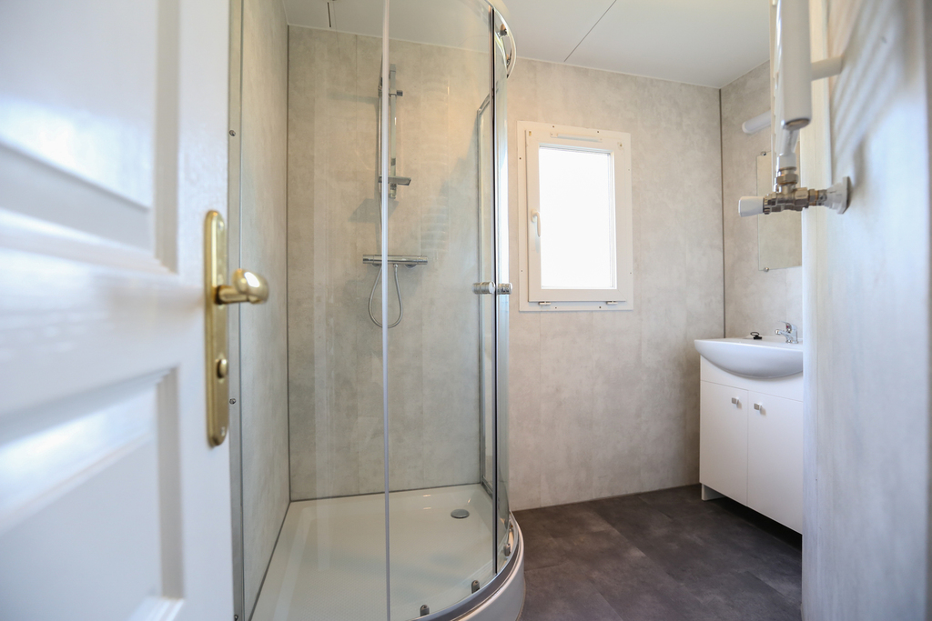 Heerlijke chalets voor gezinnen op recreatiepark de Rhederlaagse Meren in Lathum - Image 8