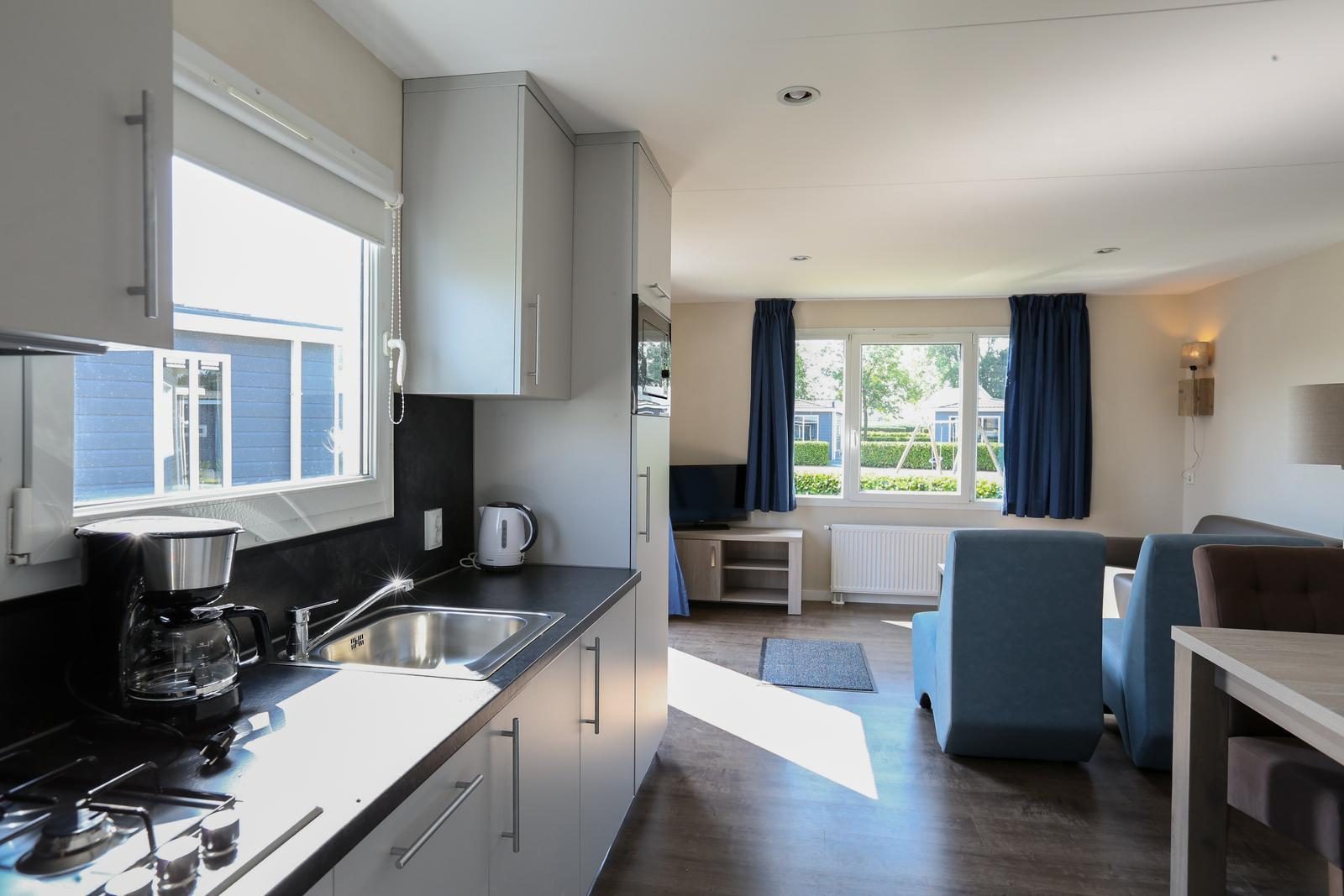 Comfort chalet 4 persoons met Hottub type B op vakantiepark de Rhederlaagse Meren - Image 10