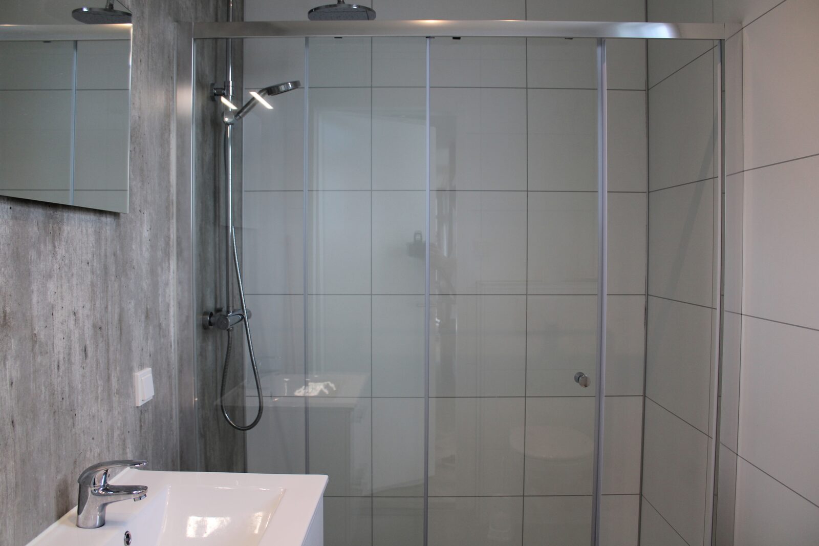 Moderne 4 persoons vakantiewoning de Luxe op vakantiepark de Rhederlaagse Meren - Image 9