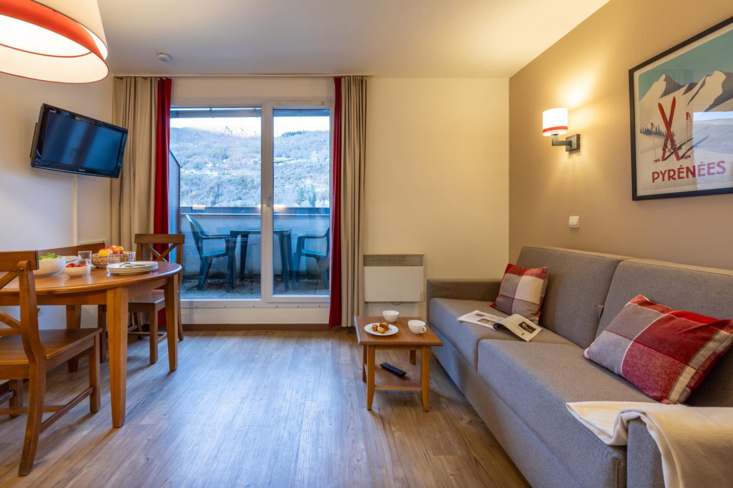 Les Trois Domaines S2