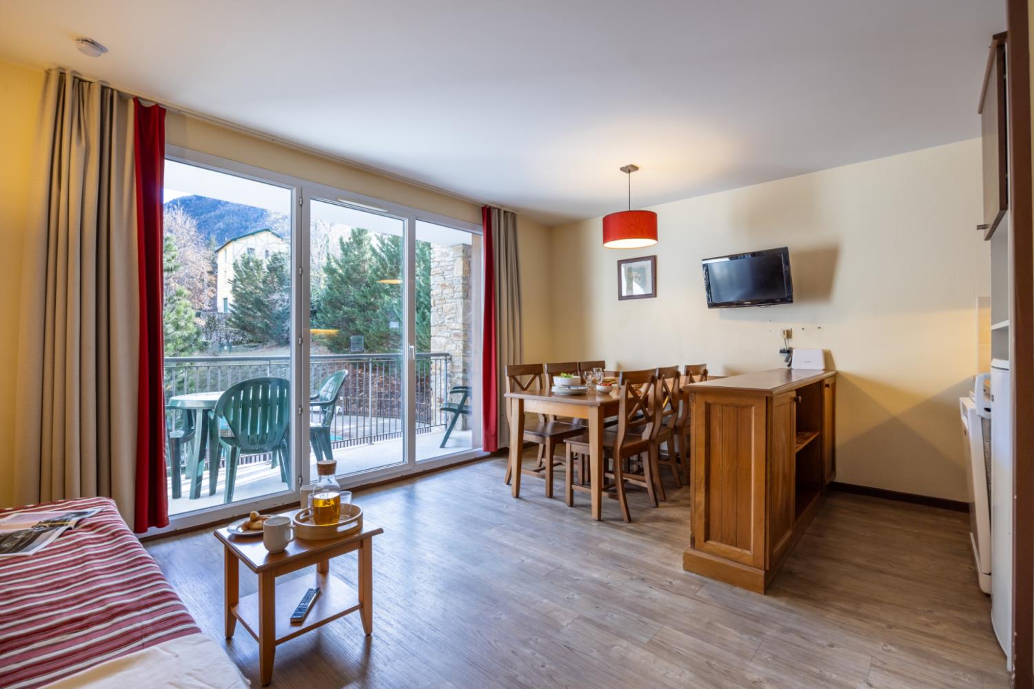 Les Trois Domaines 2/3p 5/6p