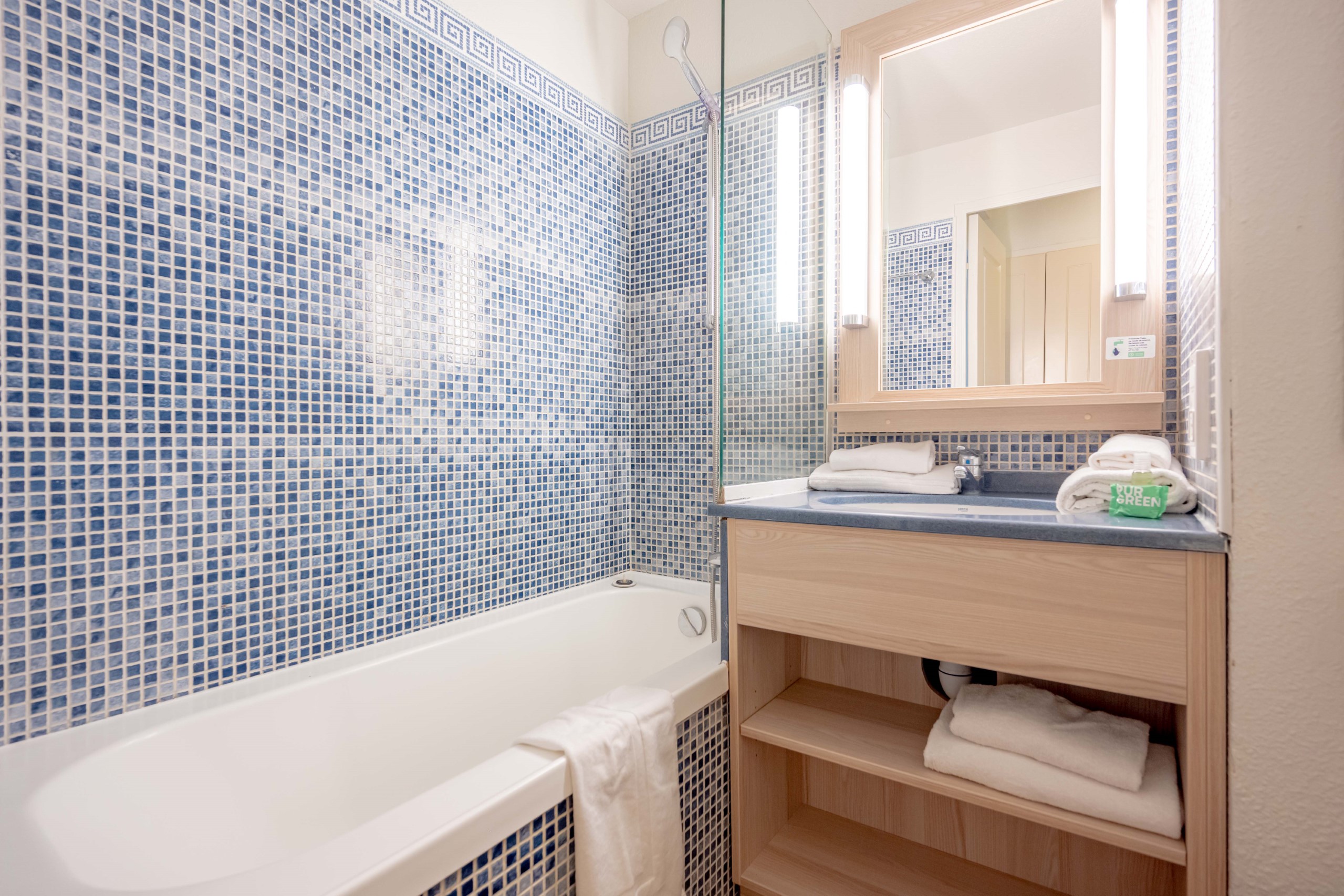 Cannes Verrerie 2p4p A/C