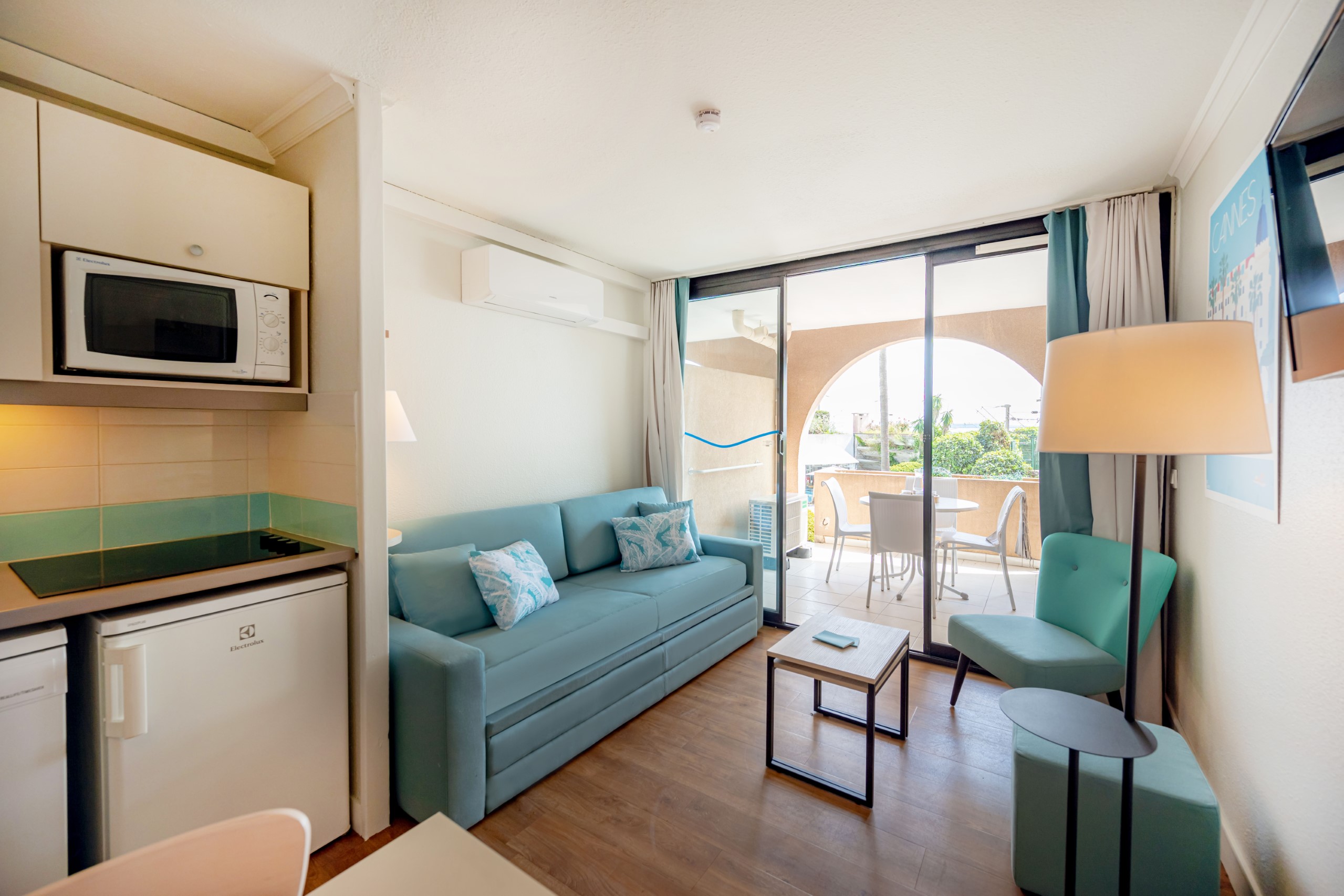 Cannes Verrerie 2p4p A/C