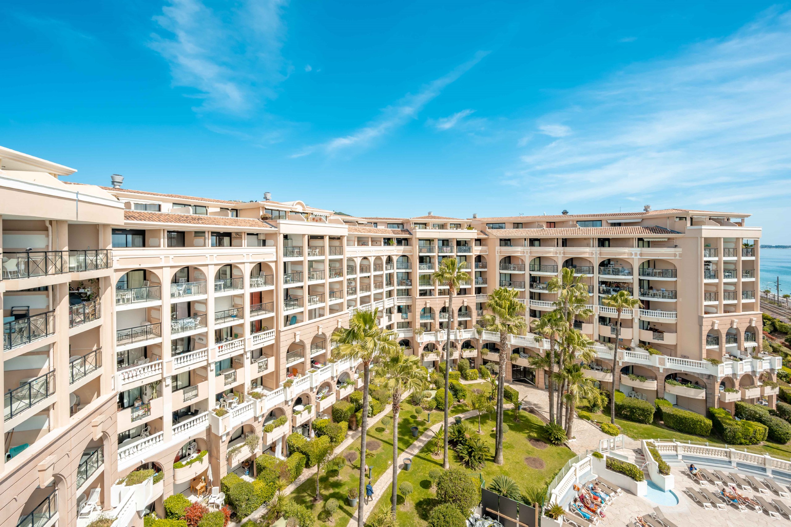 Cannes Verrerie 2p4p A/C