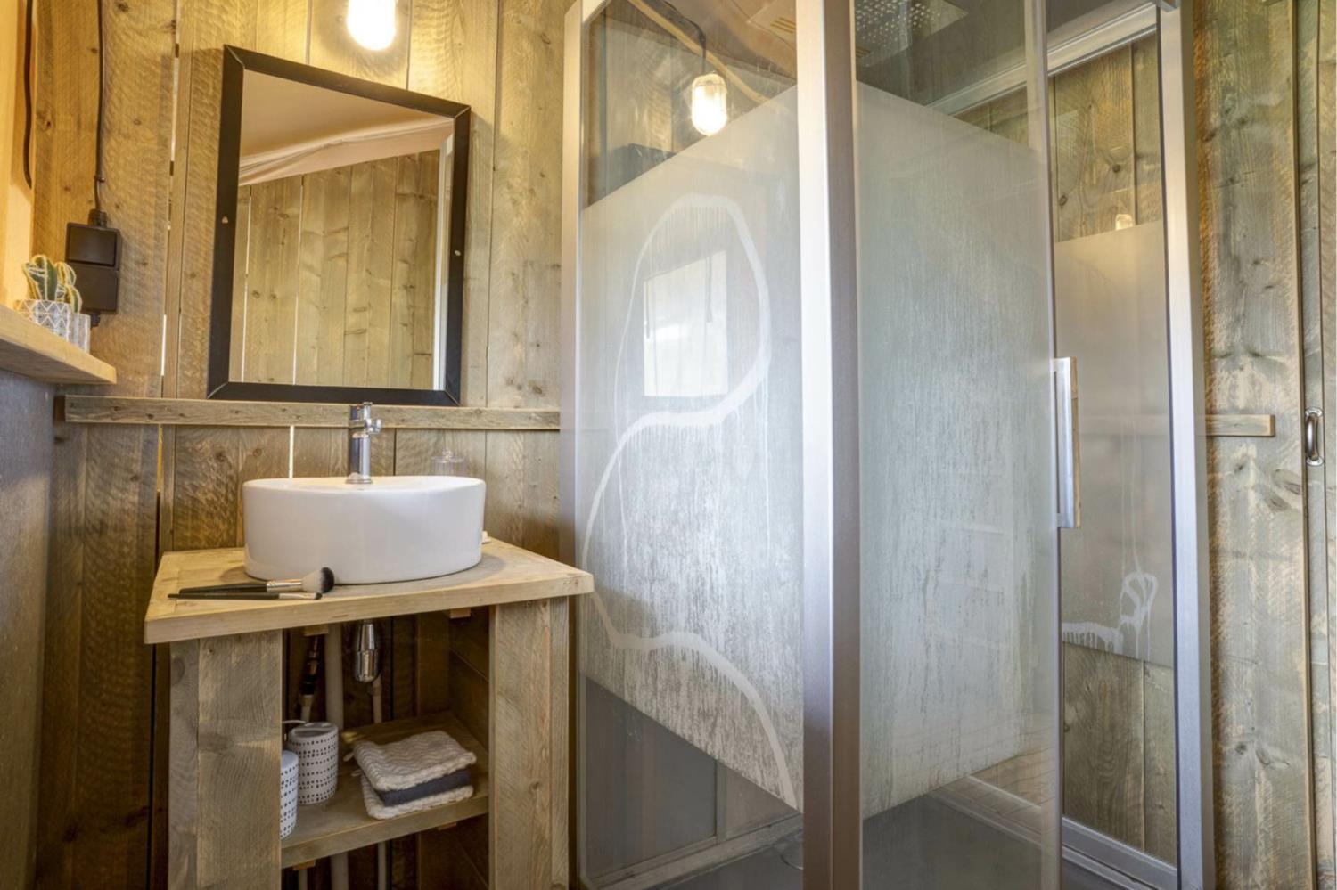 Lodge Safari 6p 3Bdrms AirCon ****