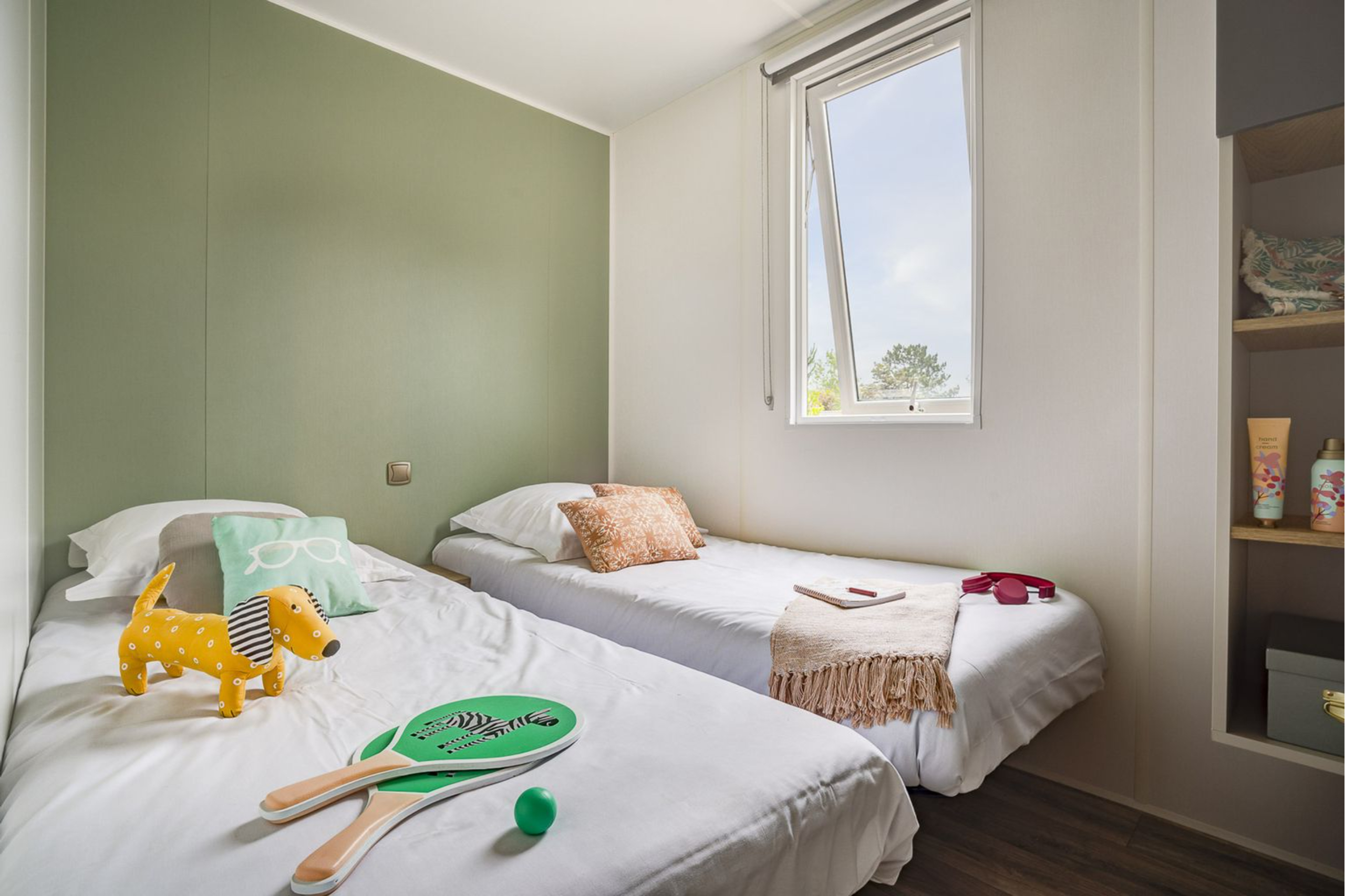 Cottage Friends 10p ****