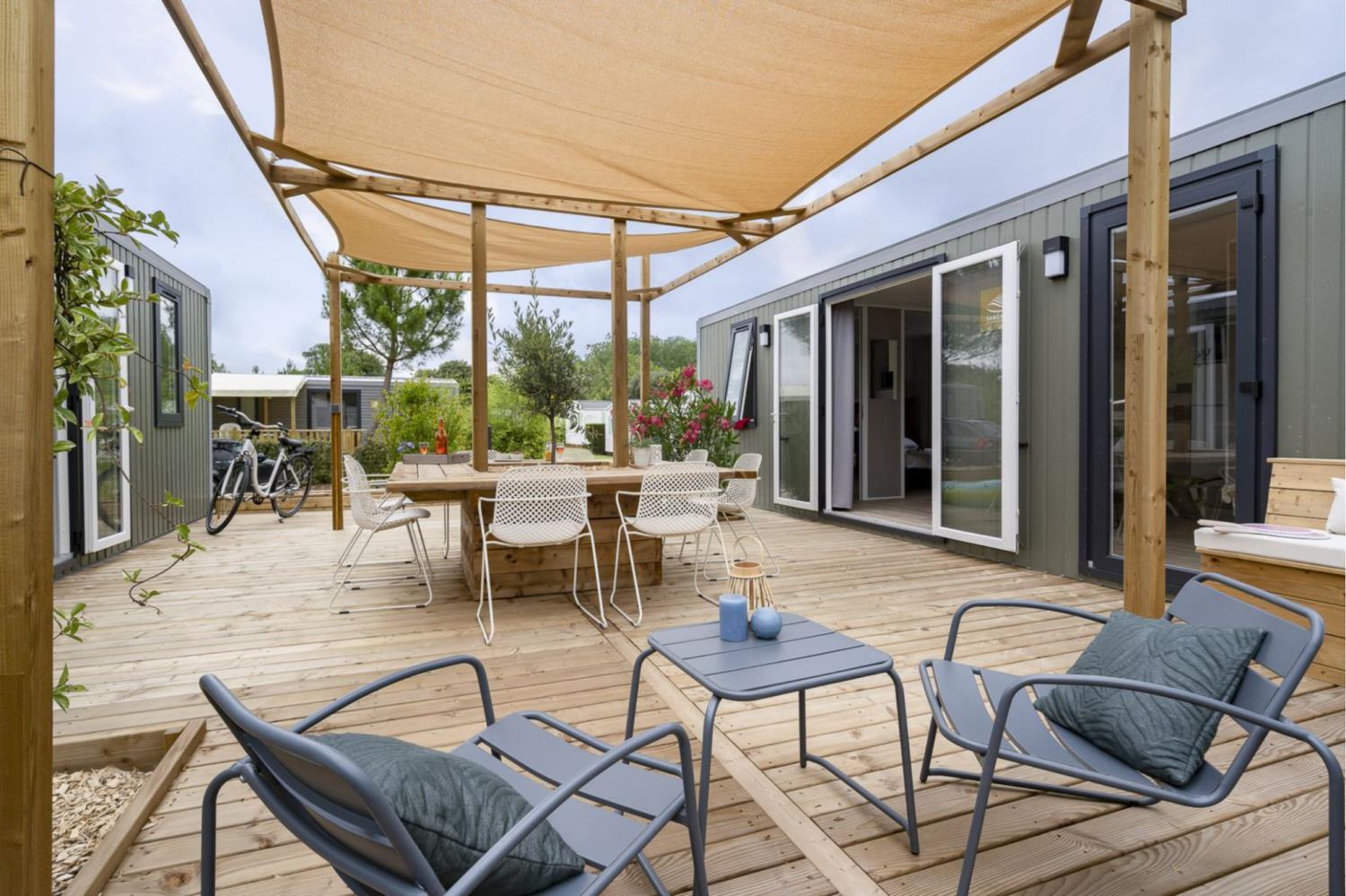 Cottage Friends 10p ****