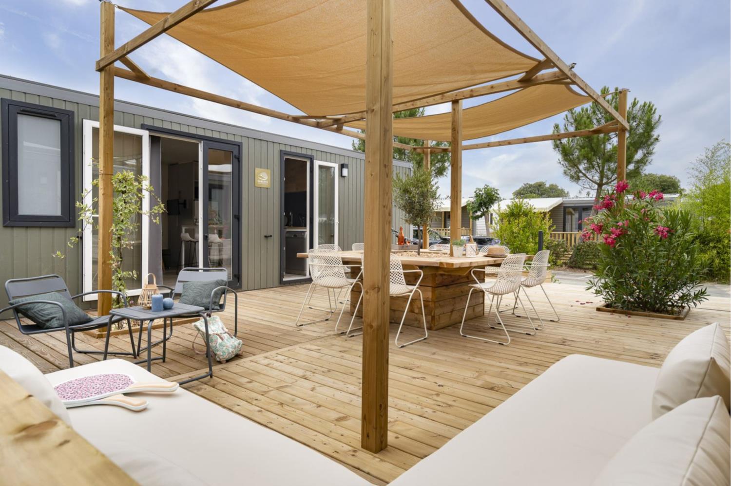 Cottage Friends 10p ****