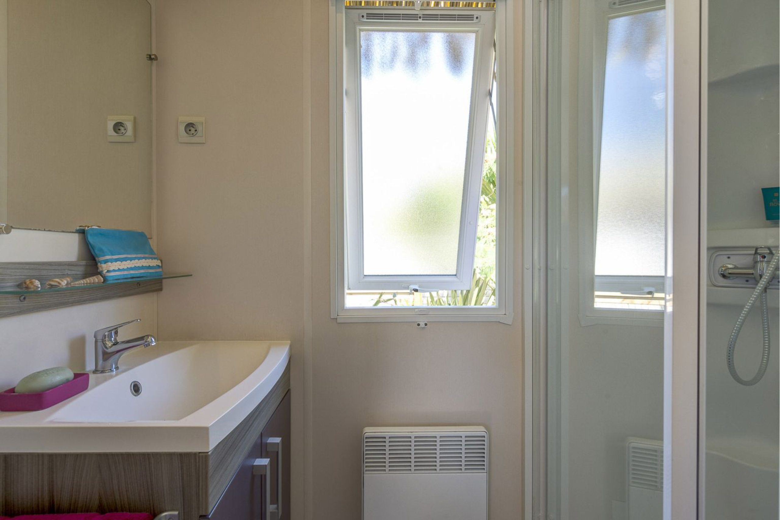 Cottage Tropical 6p 3Bdrms AirCon ****