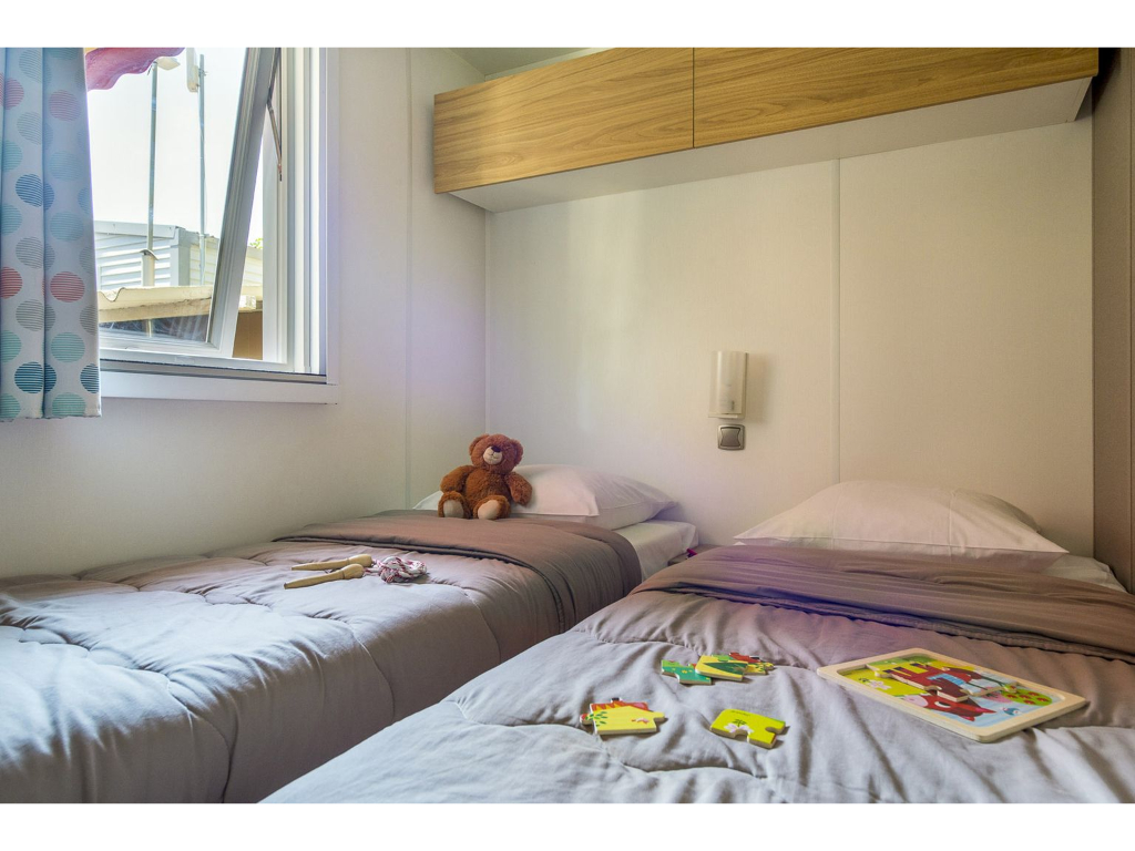 Cottage Friends 12p 6Bdrms AirCon ****