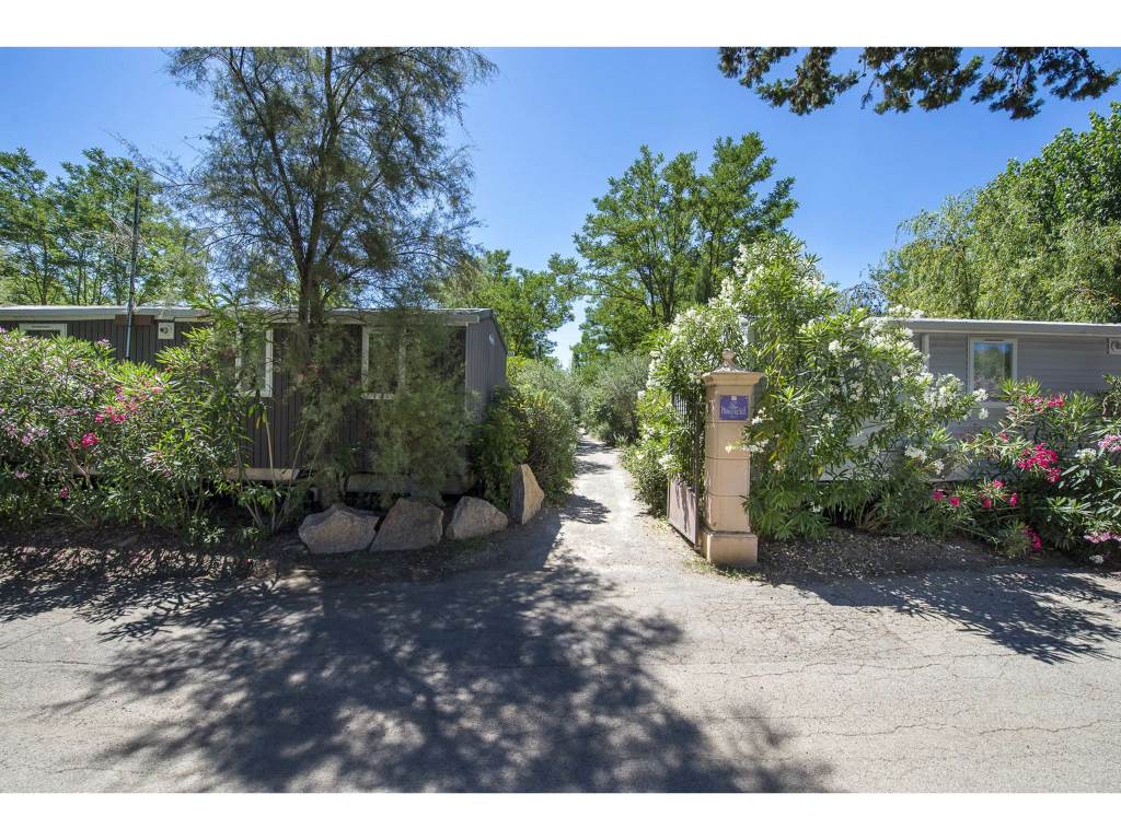 Cottage Friends 12p 6Bdrms AirCon ****