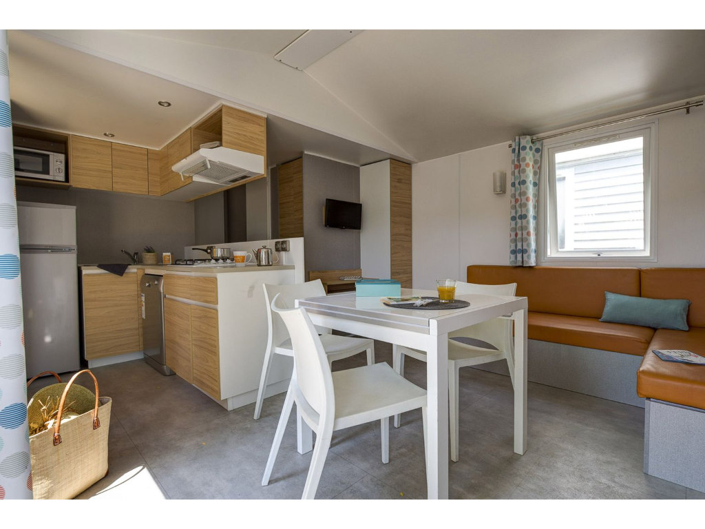 Cottage Friends 12p 6Bdrms AirCon ****