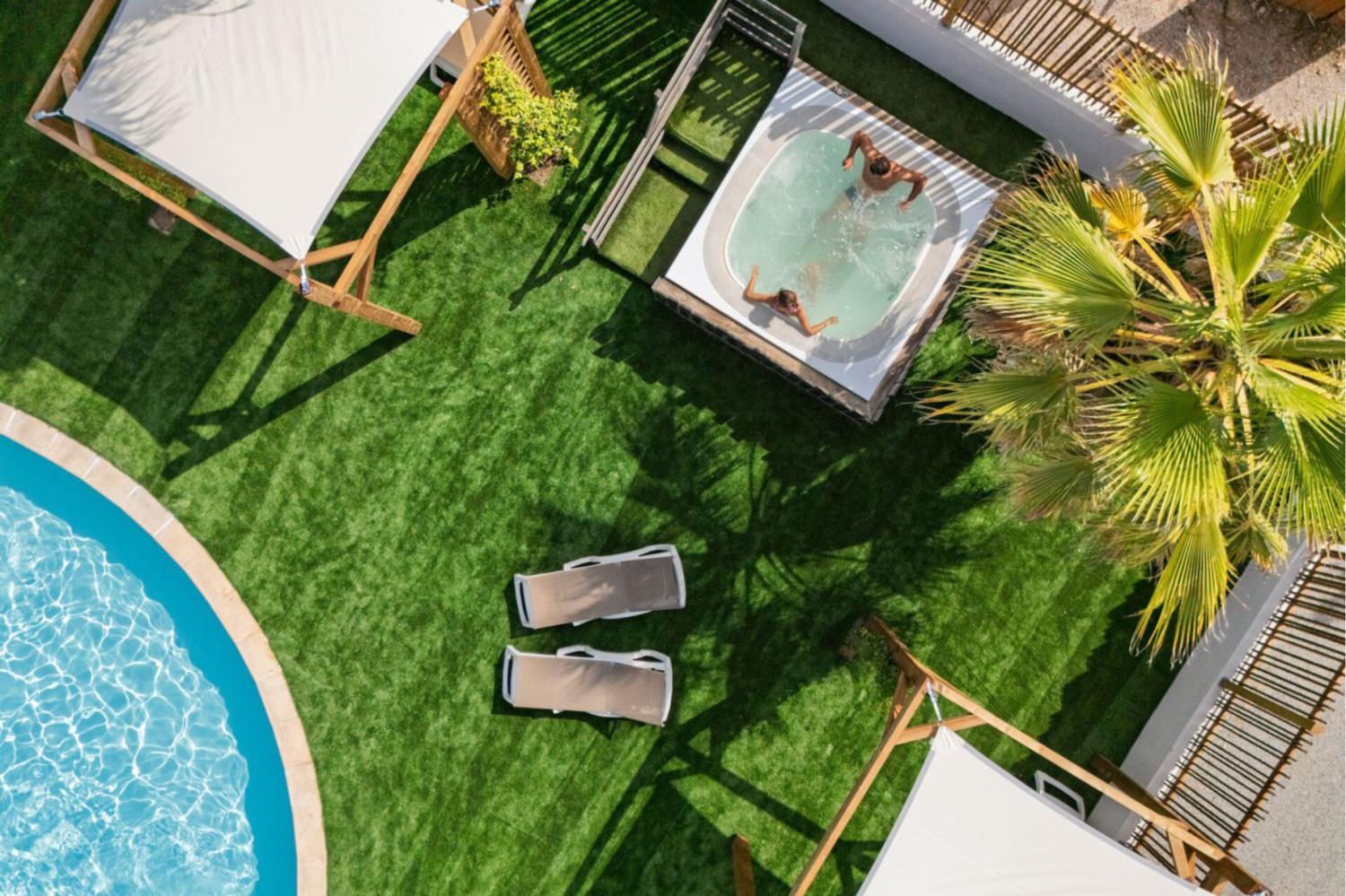 Cottage Friends 12p 6Bdrms AirCon ****