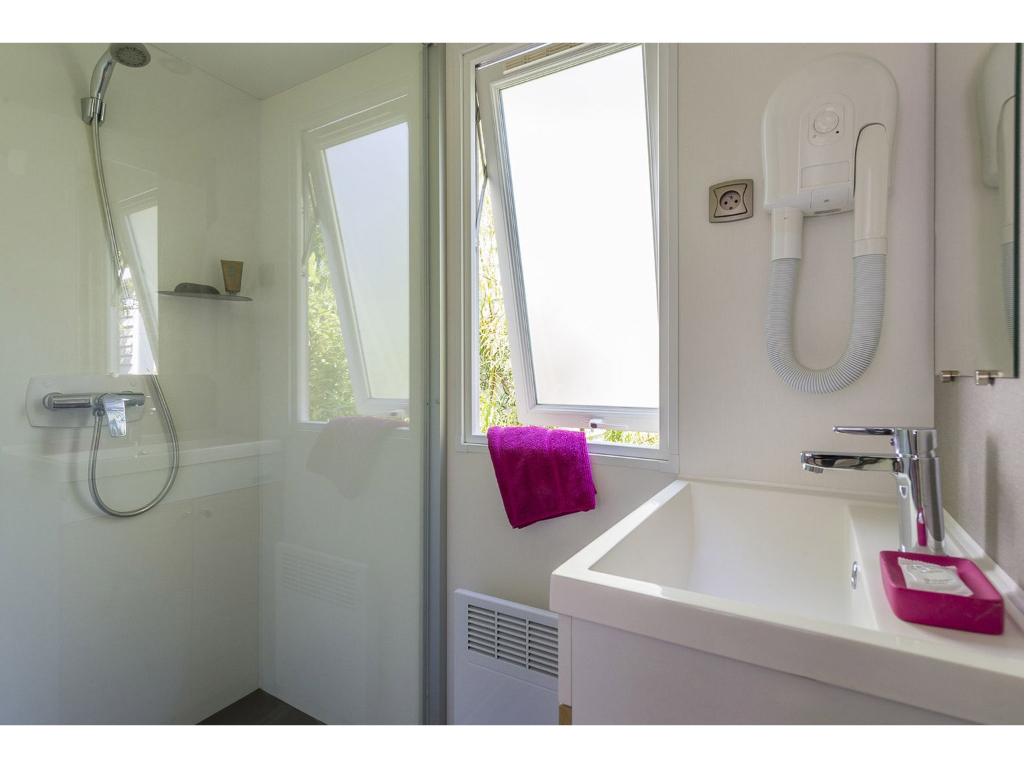 Cottage Friends 12p 6Bdrms AirCon ****