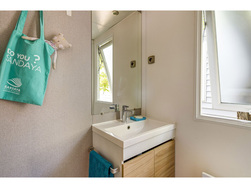 Cottage Friends 12p 6Bdrms AirCon ****