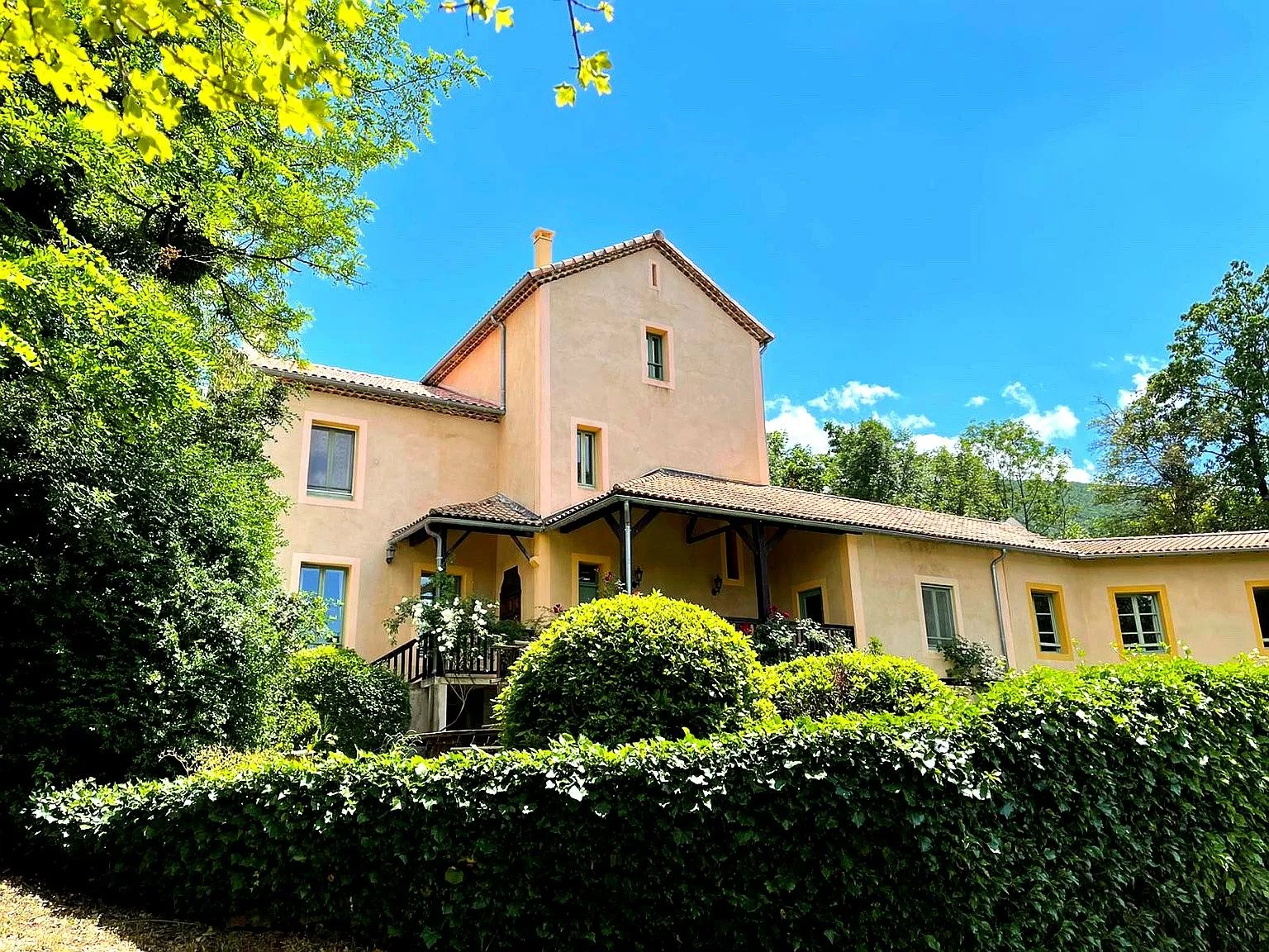 Luxe appartement met zwembad aan de Mont-Ventoux in Montbrun-les-Bains