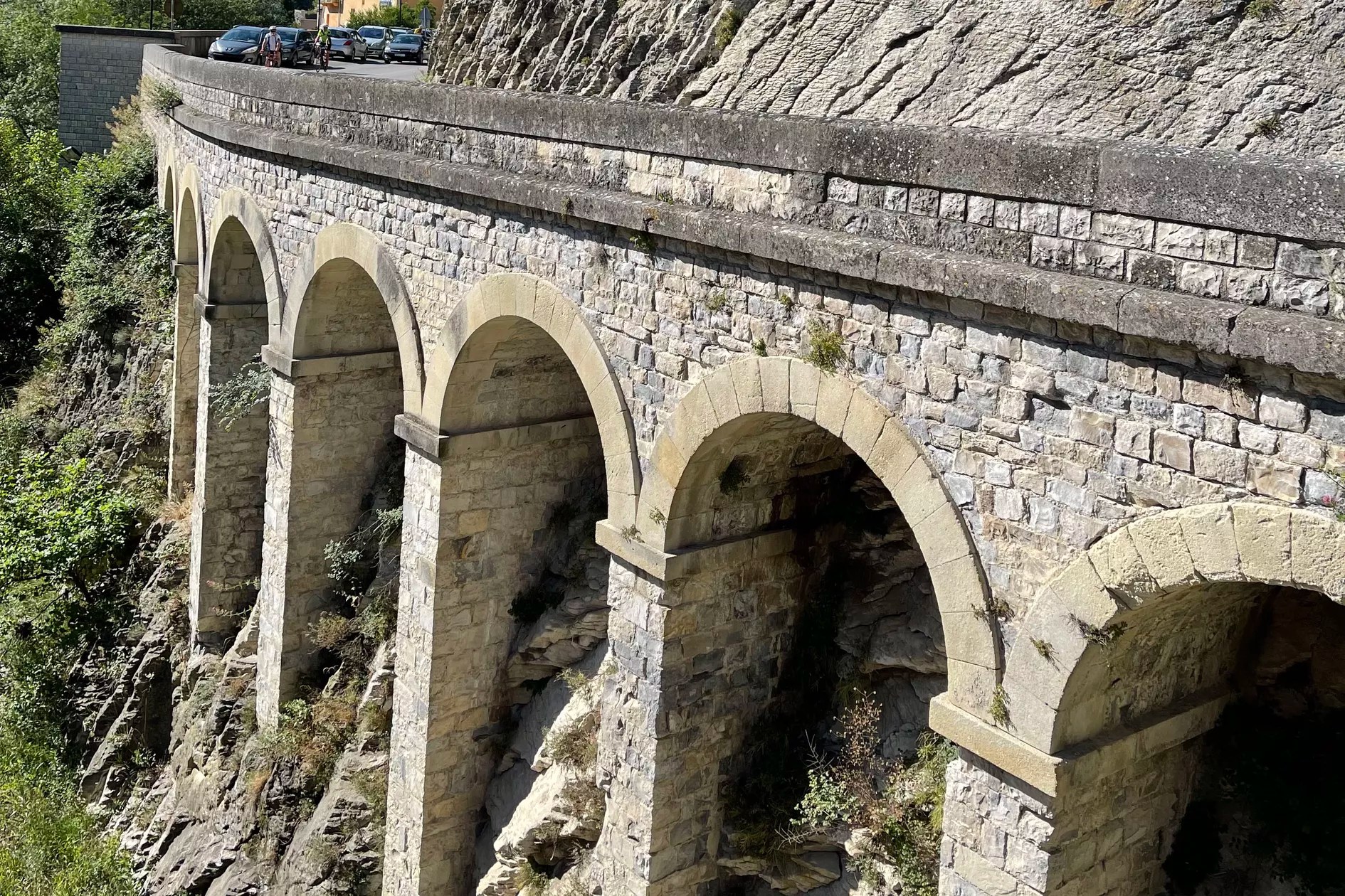 Luxe appartement met zwembad aan de Mont-Ventoux in Montbrun-les-Bains
