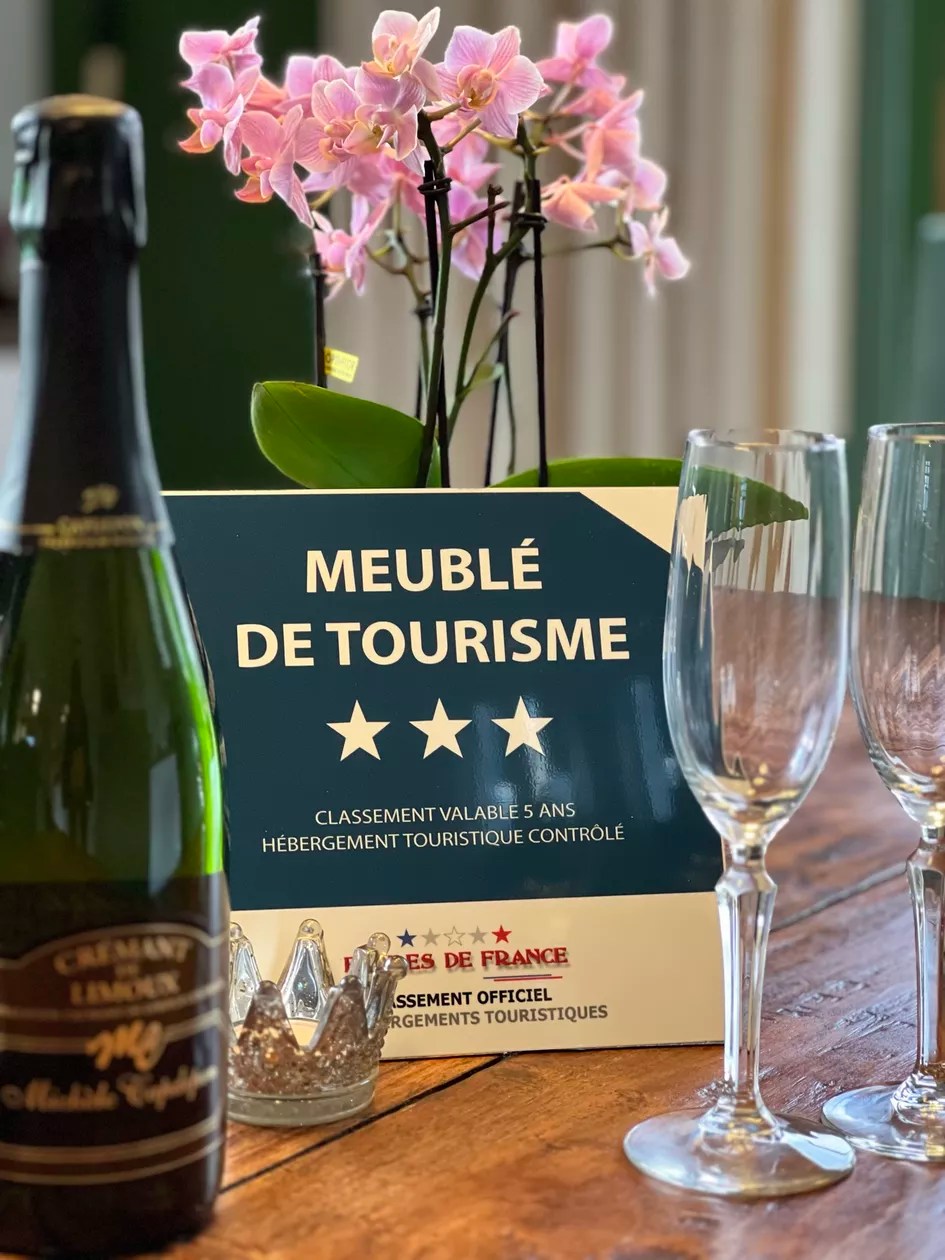 Les Petites Ecuries - Tango