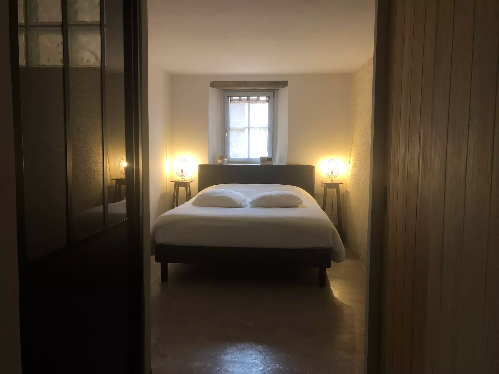 Chambre en pierre gîte Monpazier