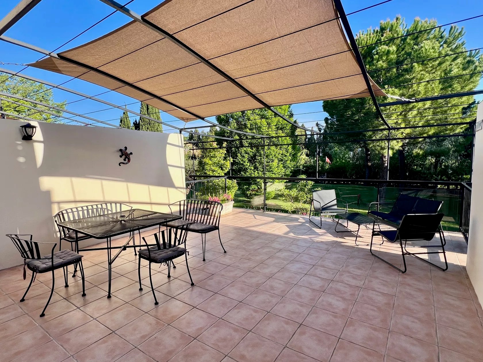 Les Petites Ecuries - Ponpon