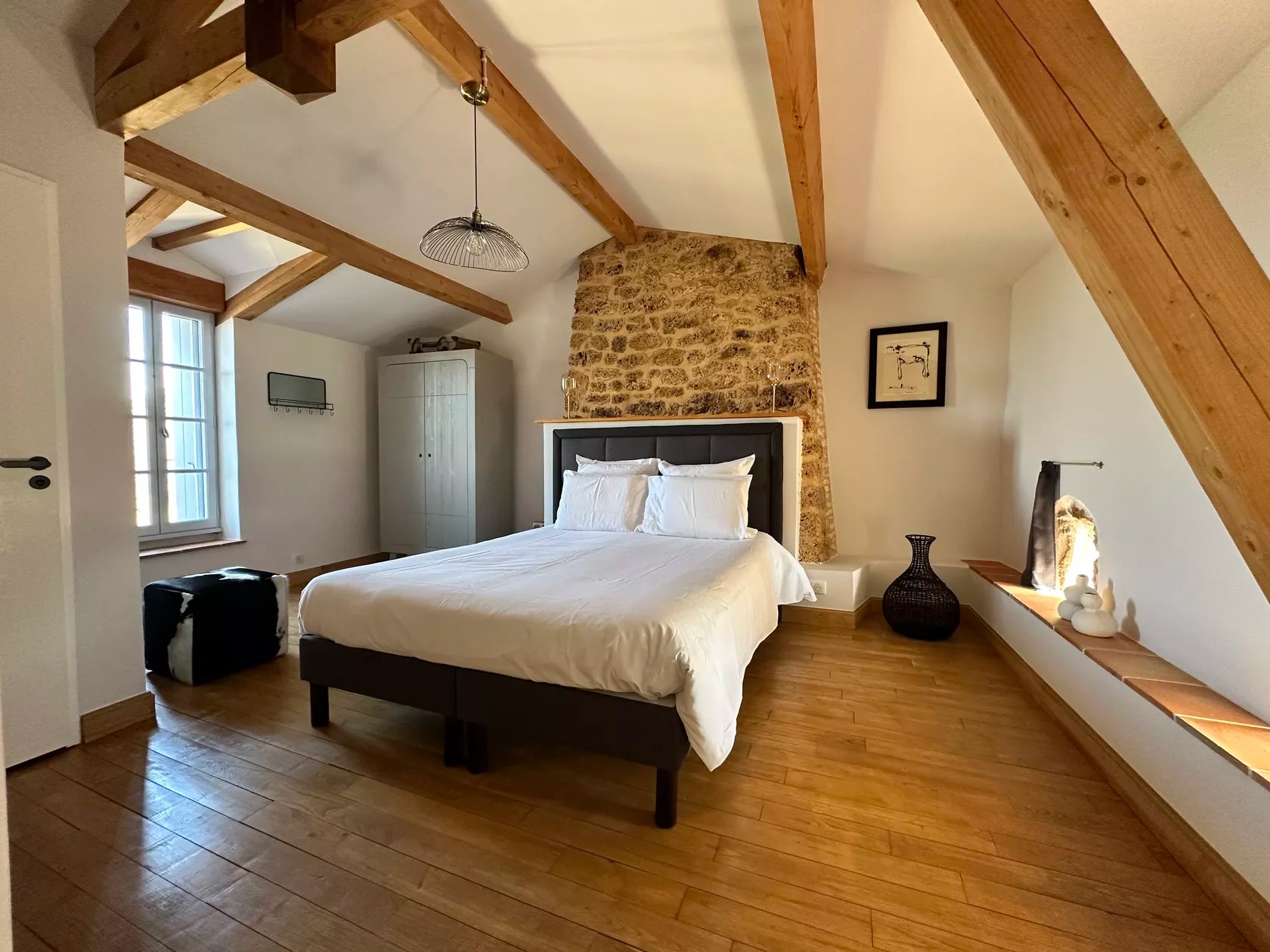 Chambre en pierre gîte Villeréal