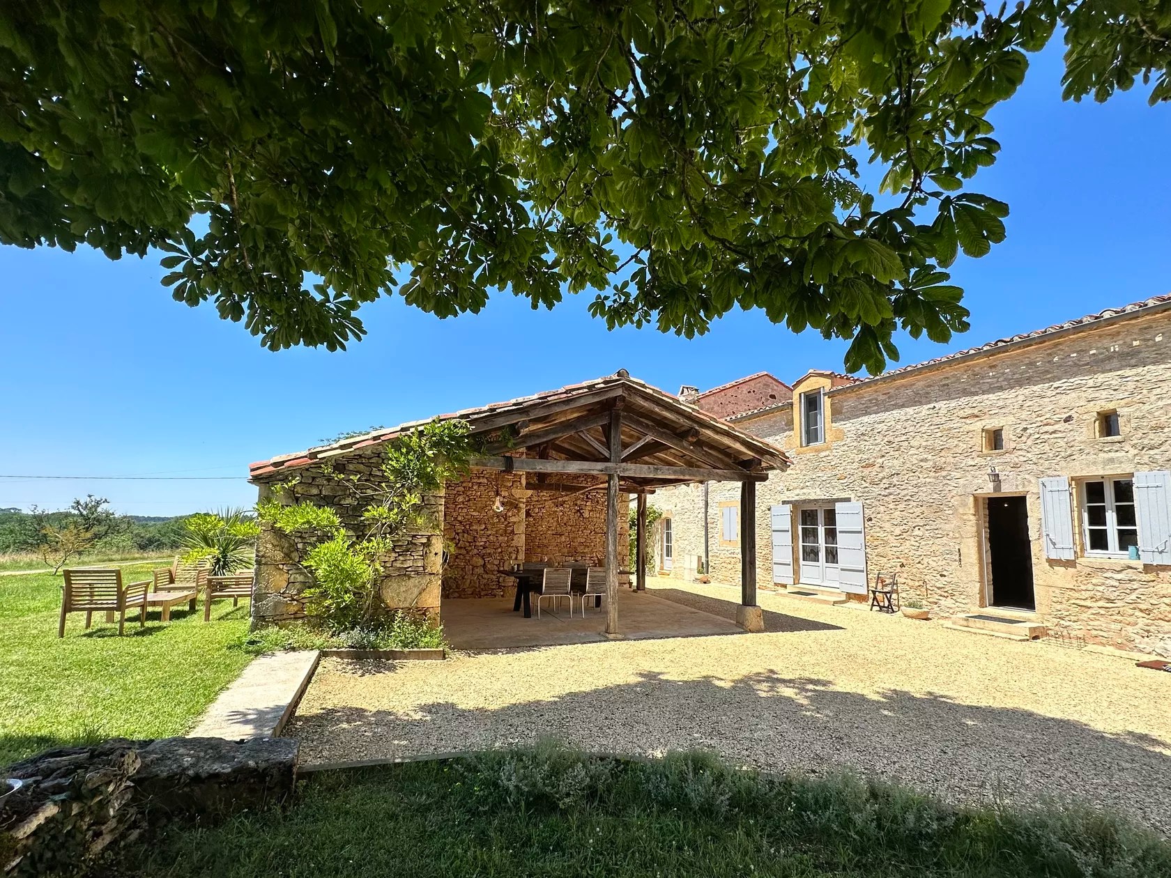 Chambre en pierre gîte Villeréal