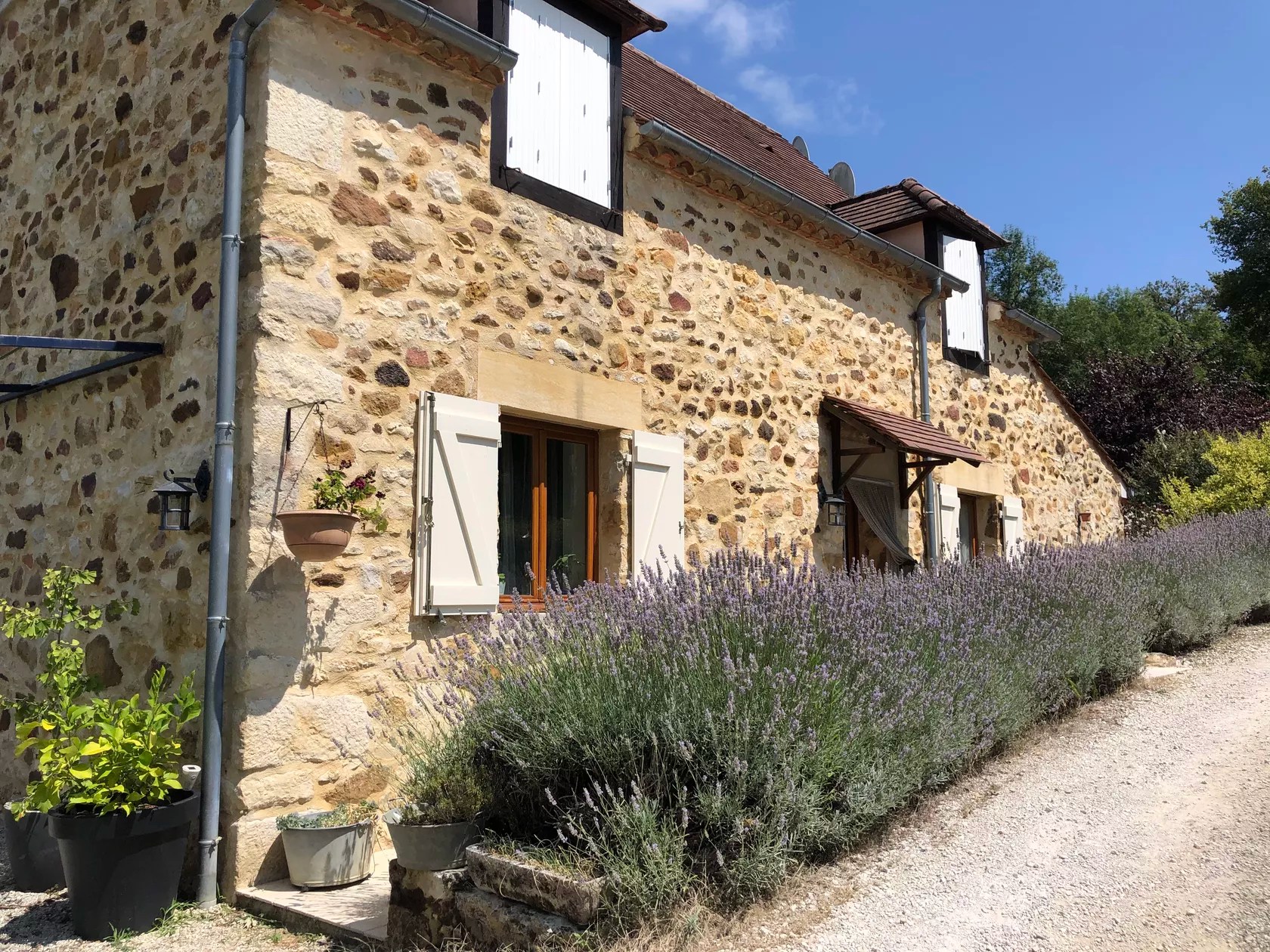 Chez Rose - Authentiek gîte-duo: ruim hoofdverblijf en charmante cottage