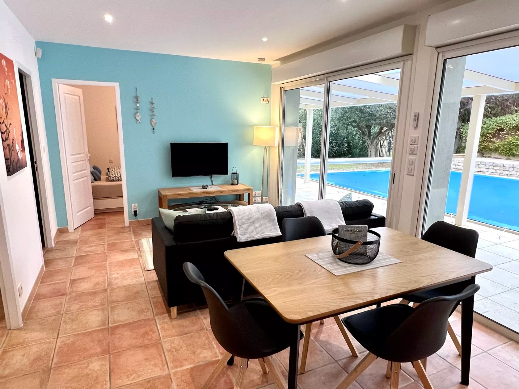 Les Petites Ecuries - Tango