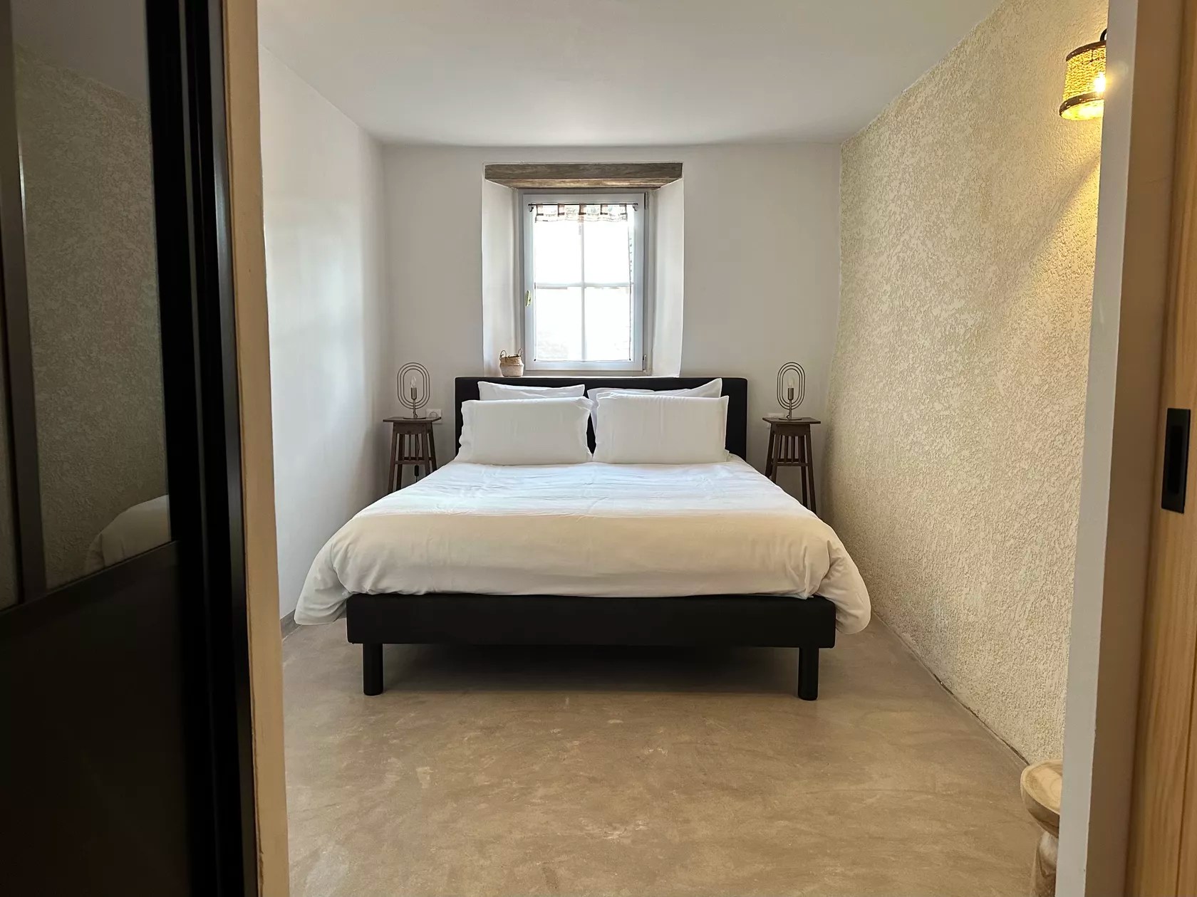 Chambre en pierre gîte Monpazier