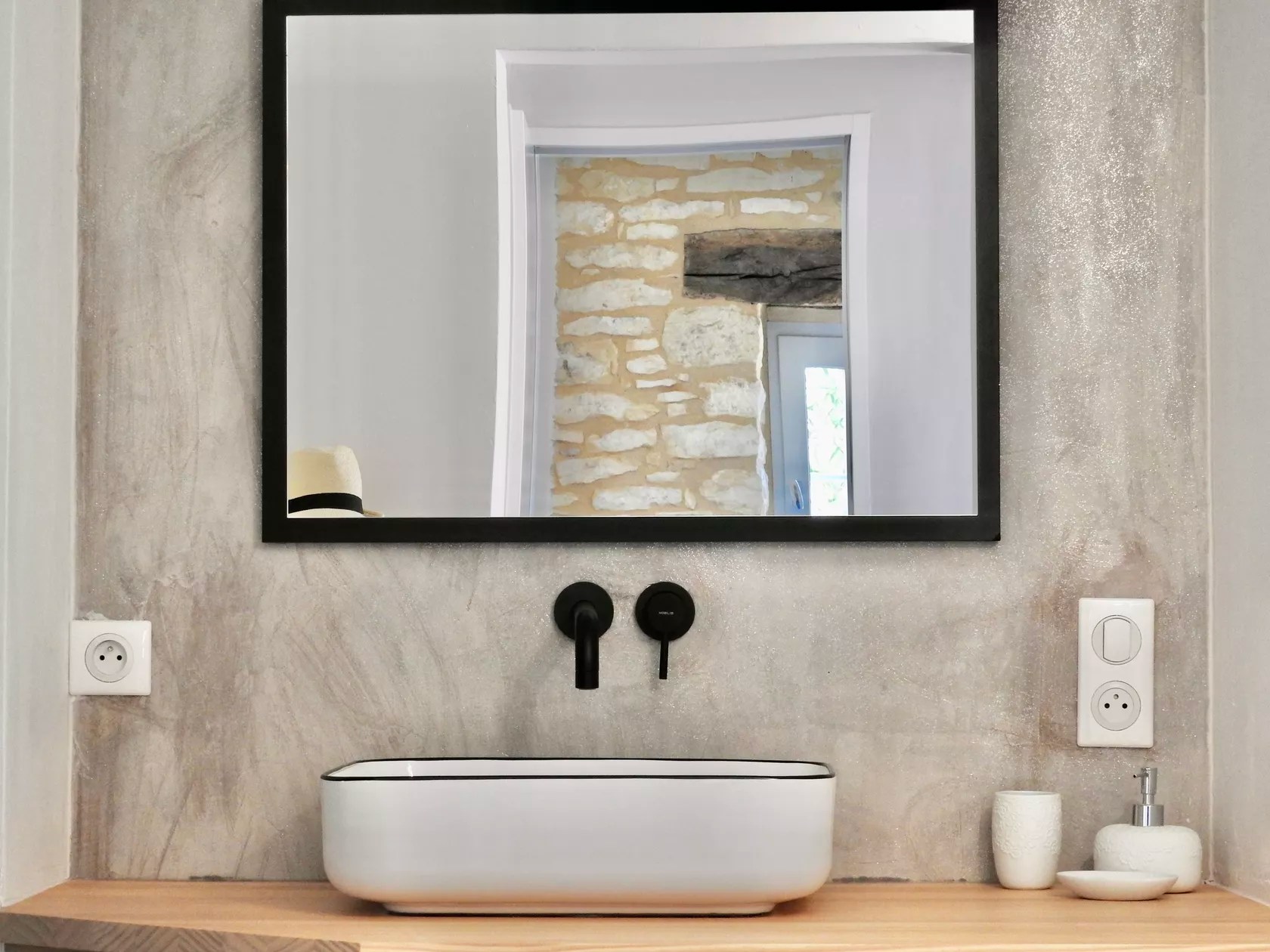 Chambre en pierre gîte Monpazier