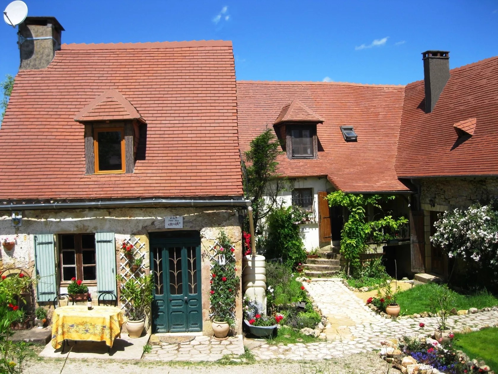 Les Gites Fleuris - La Petite Rose House