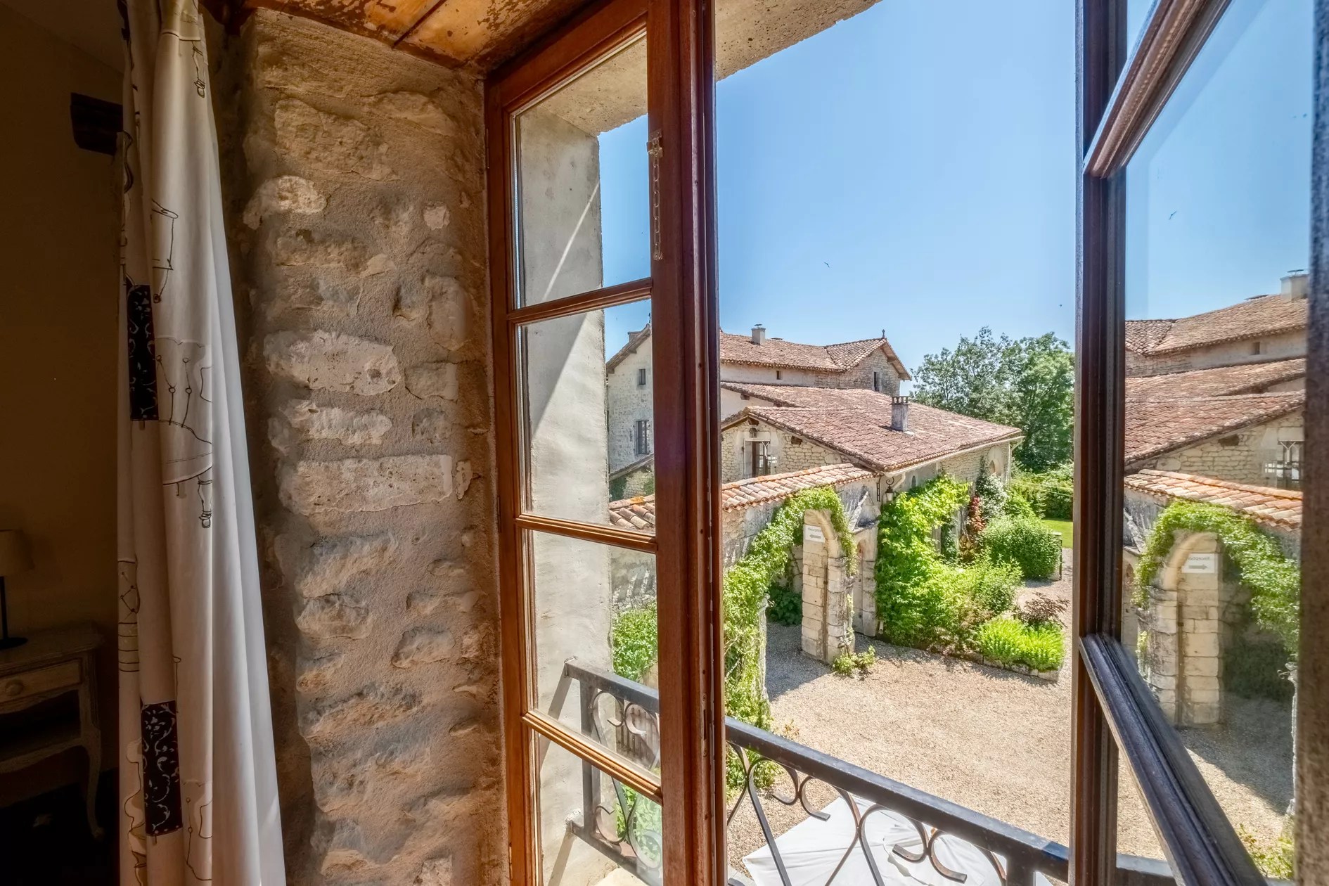 Chateau de Gurat - Le Coin Fleuri